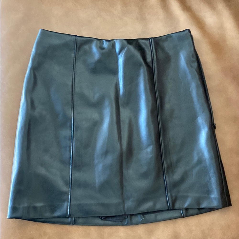 Elegant Black Leather Mini Skort  Abercrombie and Fitch sz XXS